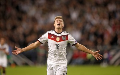 壹体育动态-内马尔点球踢飞葬送好局