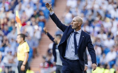 壹体育快讯-加拿大拳王卫冕战被黑哨抢劫